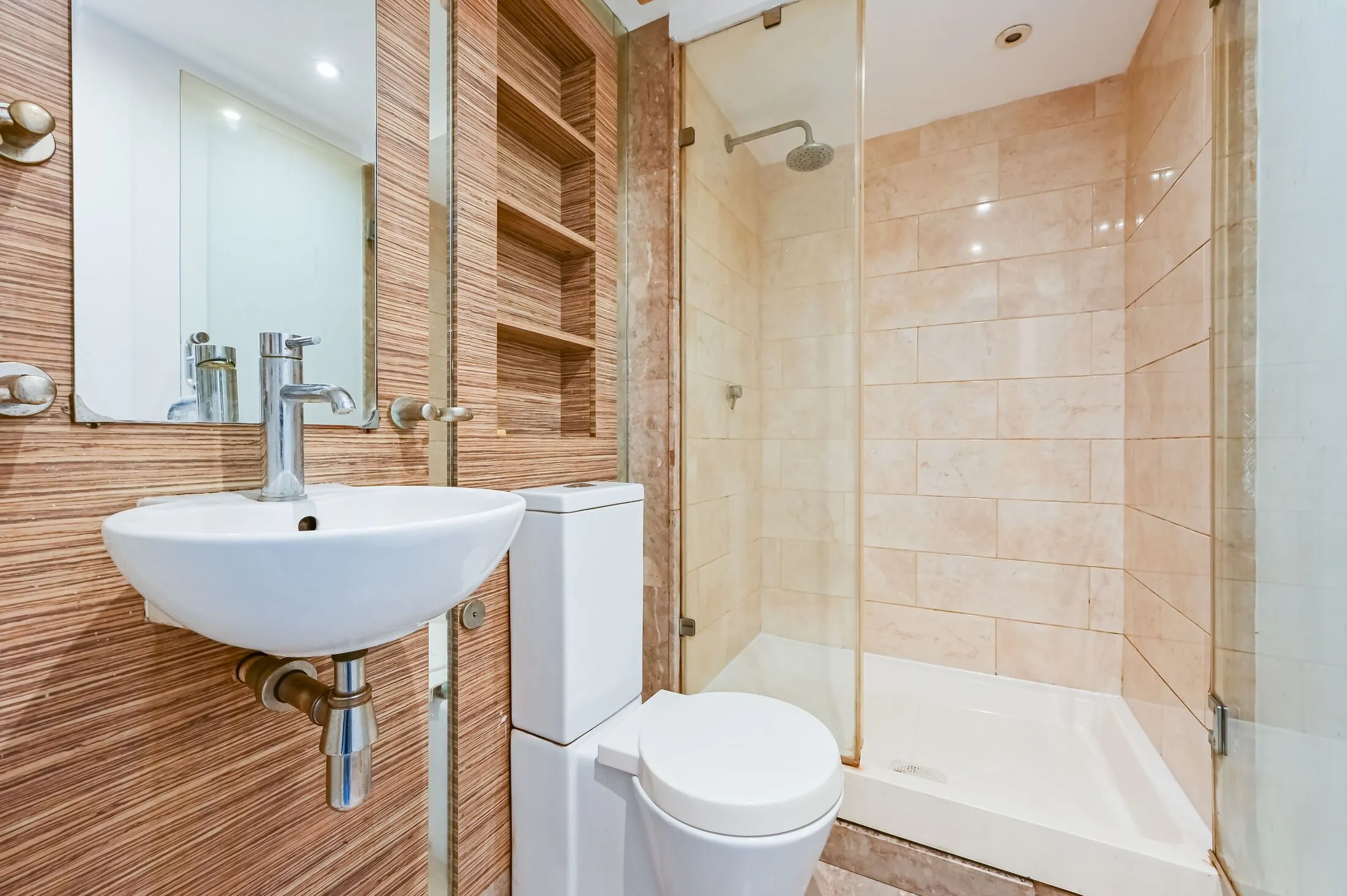 Flat Limeharbour in Greater London