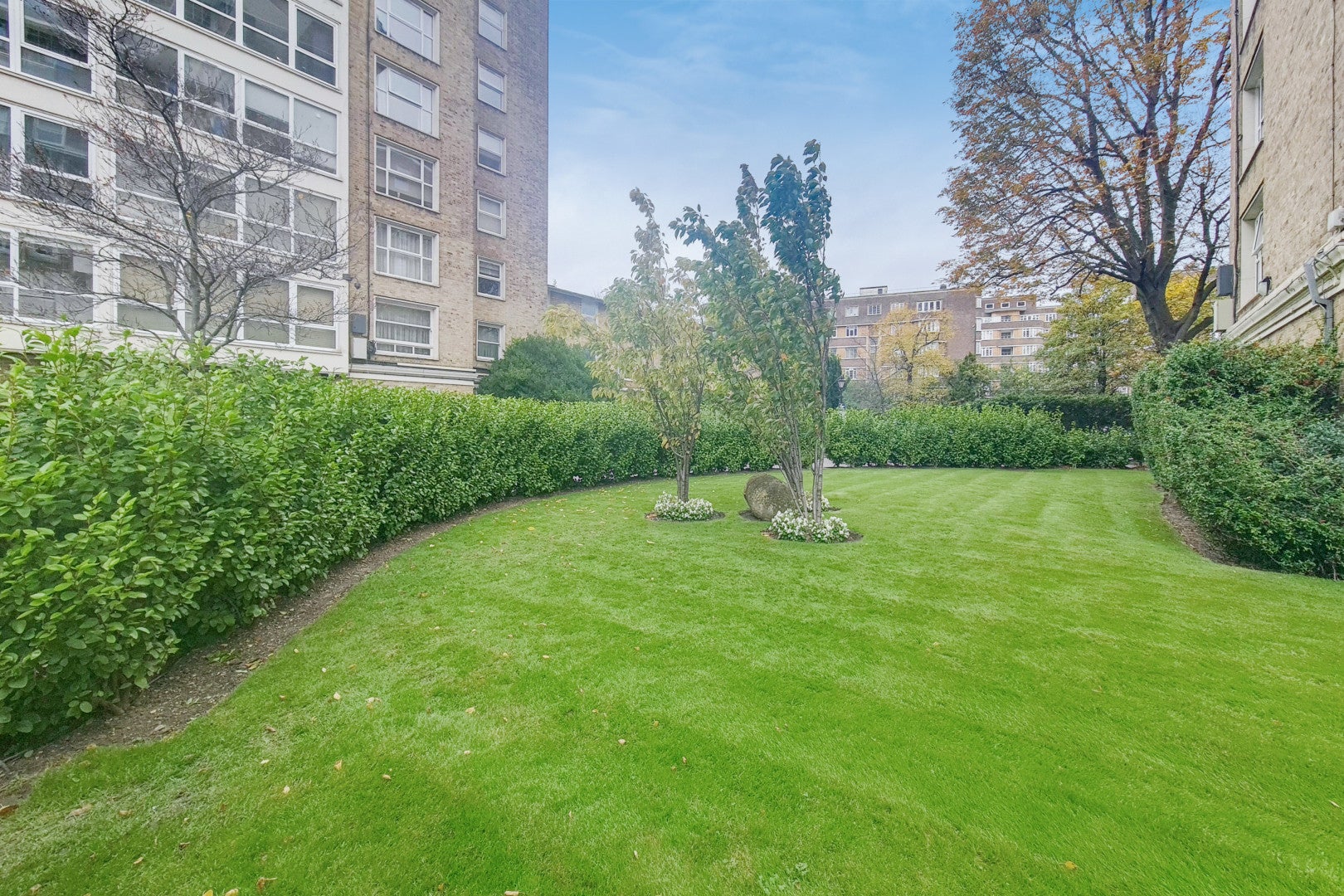 Flat Boydell Court in Greater London