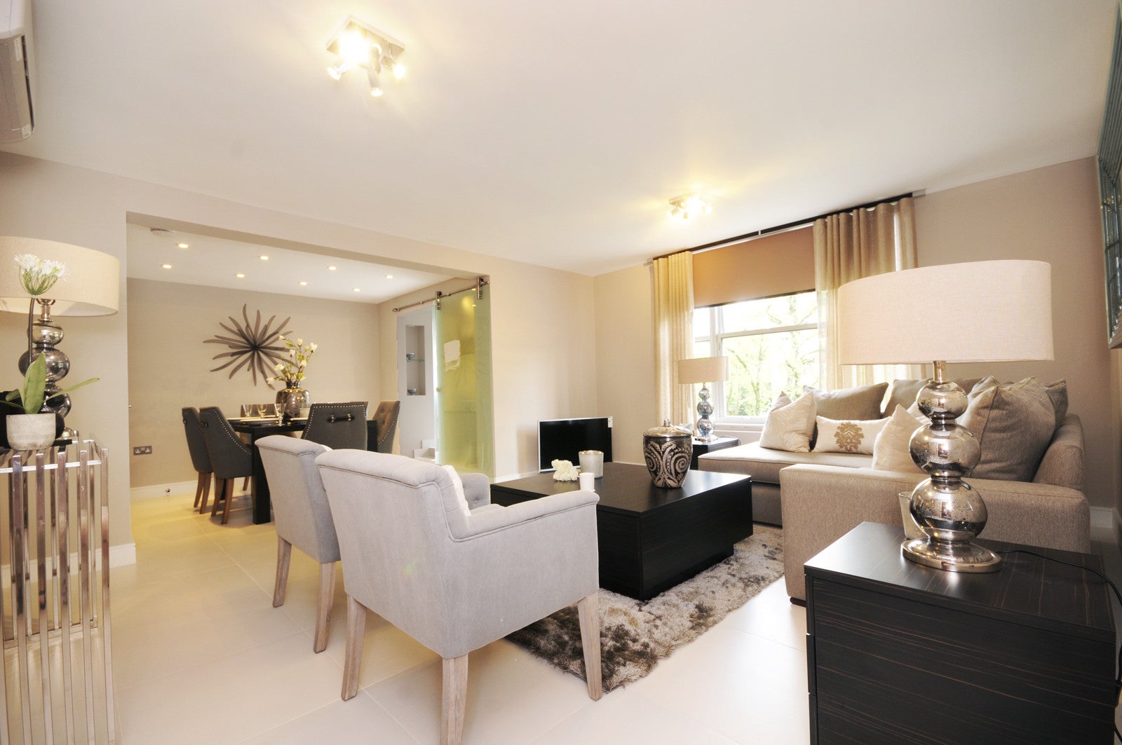 Flat Boydell Court in Greater London