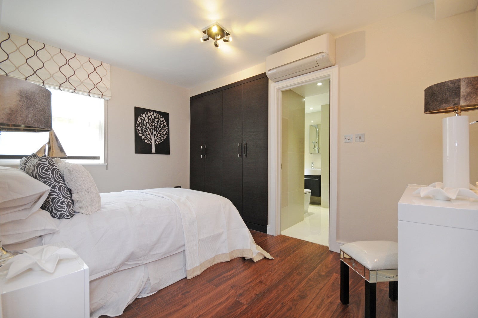 Flat Boydell Court in Greater London