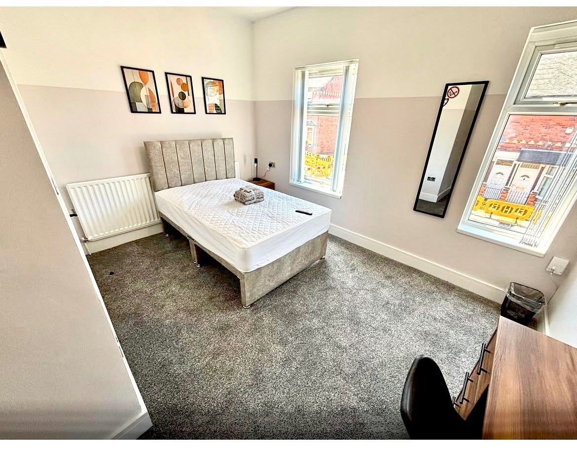 Room Burnley Street in Stoke-on-Trent