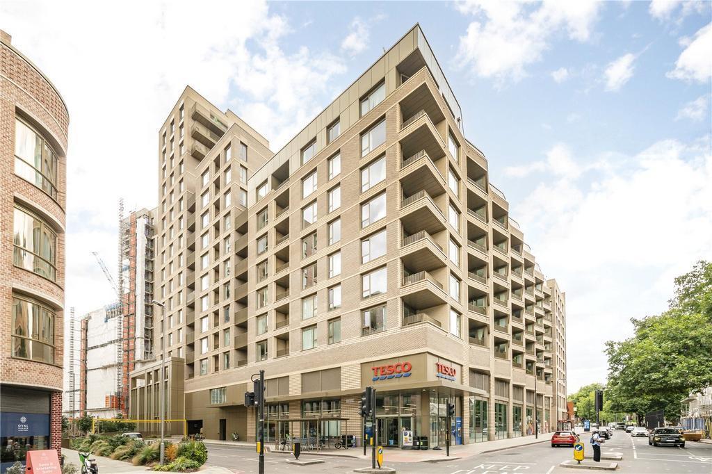 Flat Woodall Close in Greater London