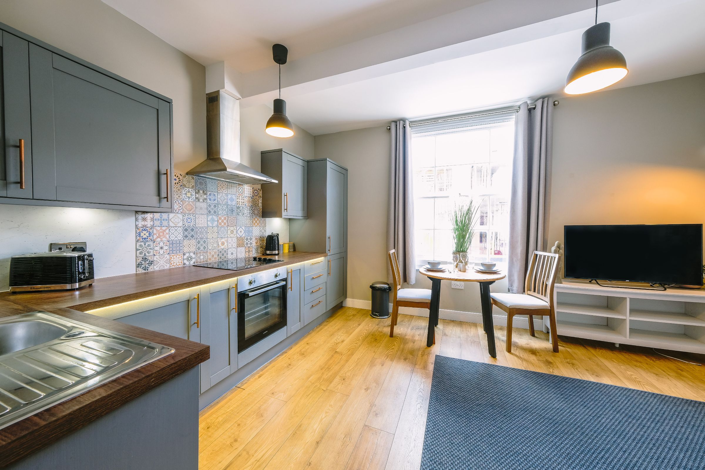 Flat Midland Road in Bristol