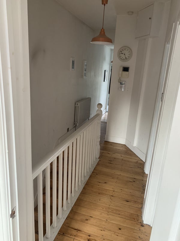 Room Leucha Road in Greater London