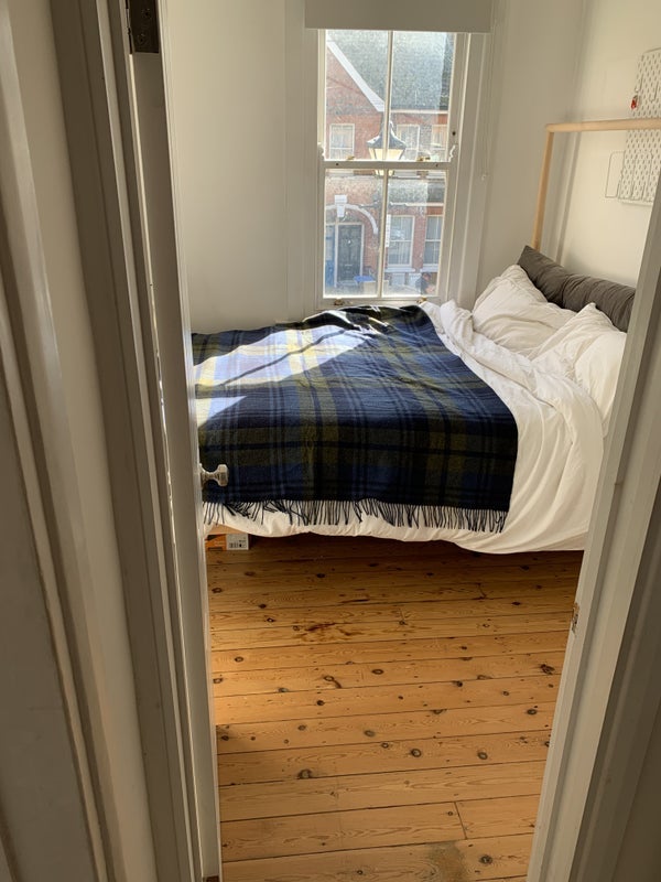 Room Leucha Road in Greater London