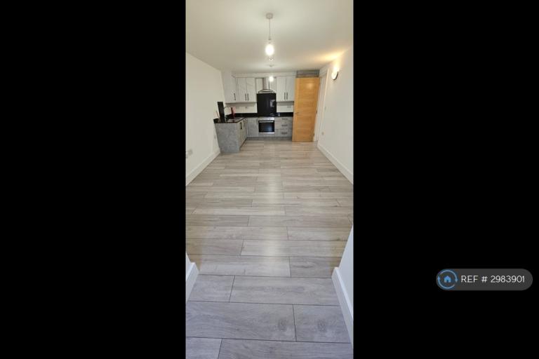 Flat Kitchener Road in High Wycombe