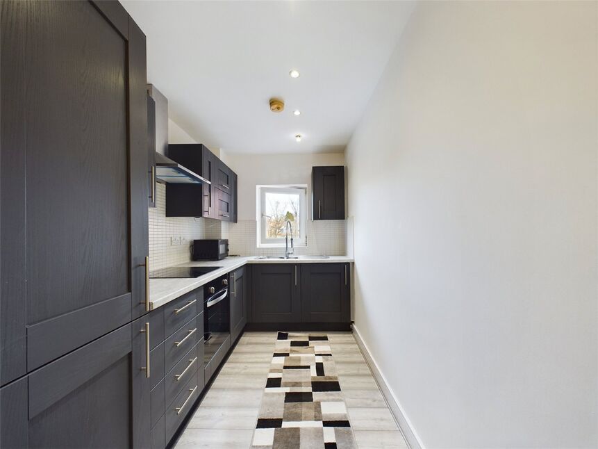 Flat Riverside Close in Greater London