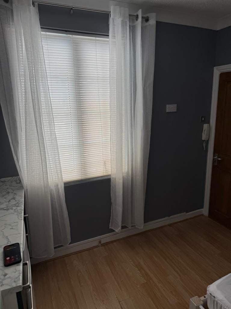 Room High Town Road in Luton