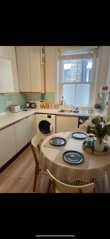 Room Fulham Road in Greater London