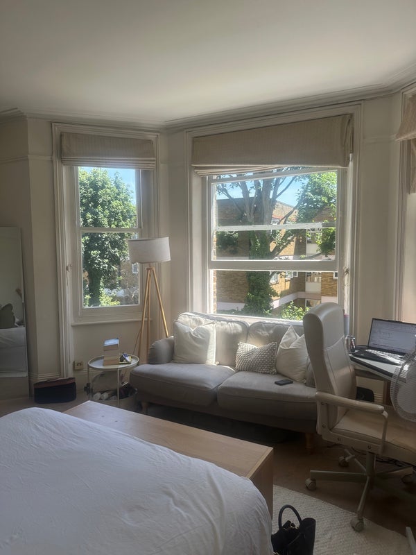 Room Fulham Road in Greater London