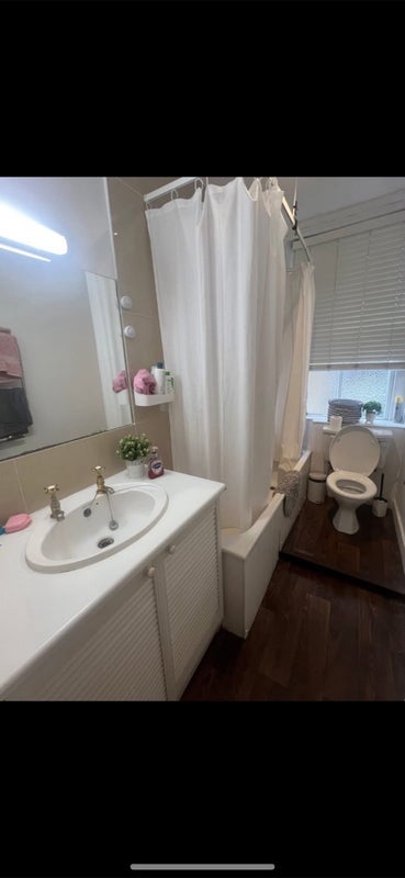 Room Fulham Road in Greater London