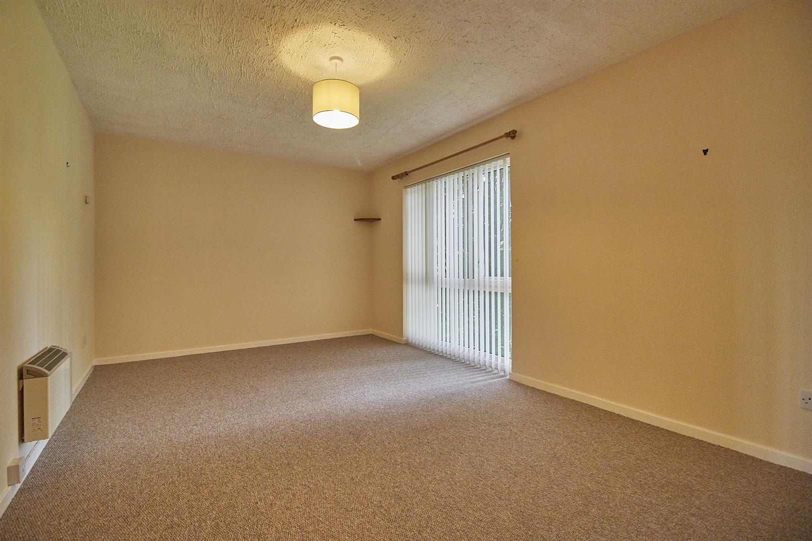 Flat Deveron Court in Hinckley and Bosworth