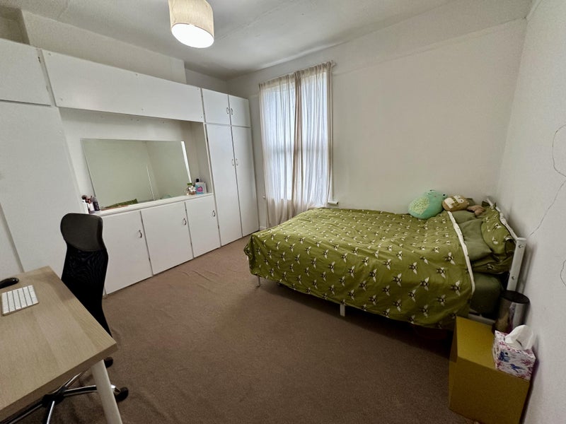 Room Wightman Road in Greater London