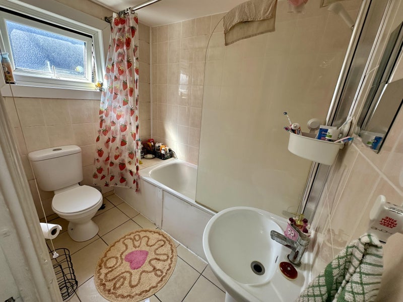 Room Wightman Road in Greater London