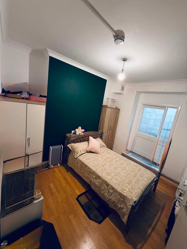 Room Eversholt Street in Greater London