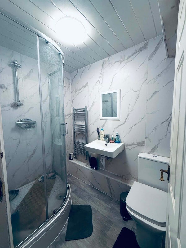 Room Eversholt Street in Greater London