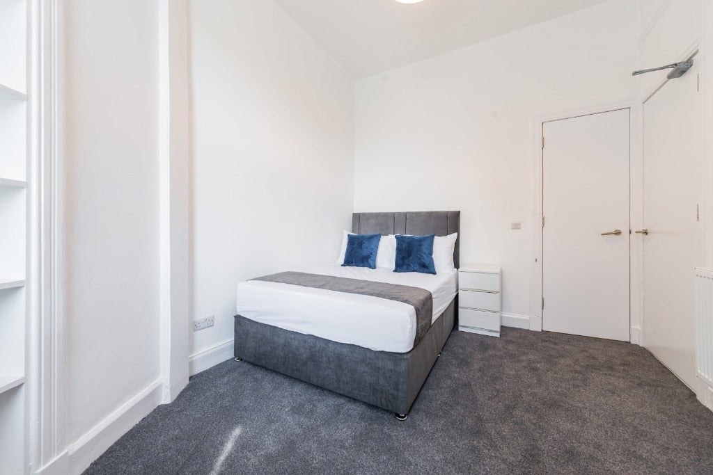 Flat Victoria Quay in City of Edinburgh