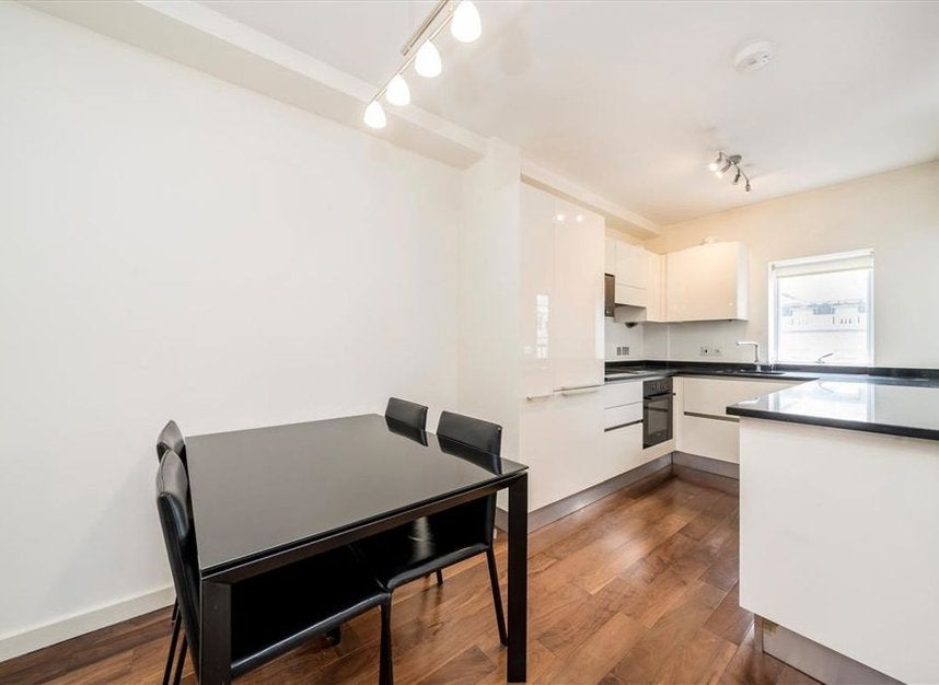 Flat Lancaster Gate in City of Westminster