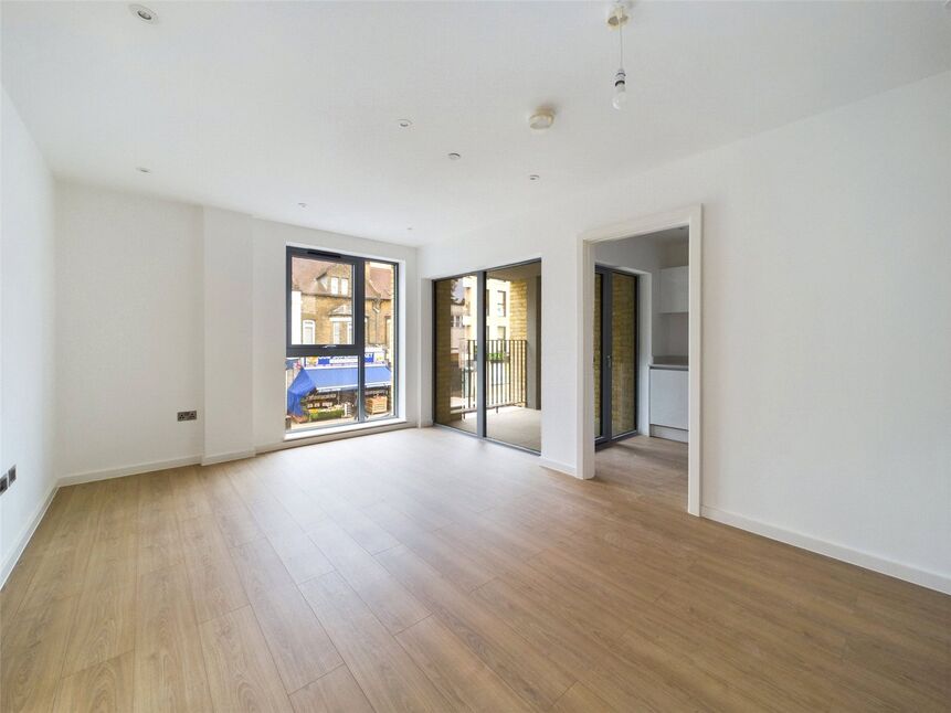 Flat Upton Lane in Greater London