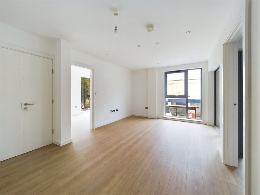 Flat Upton Lane in Greater London