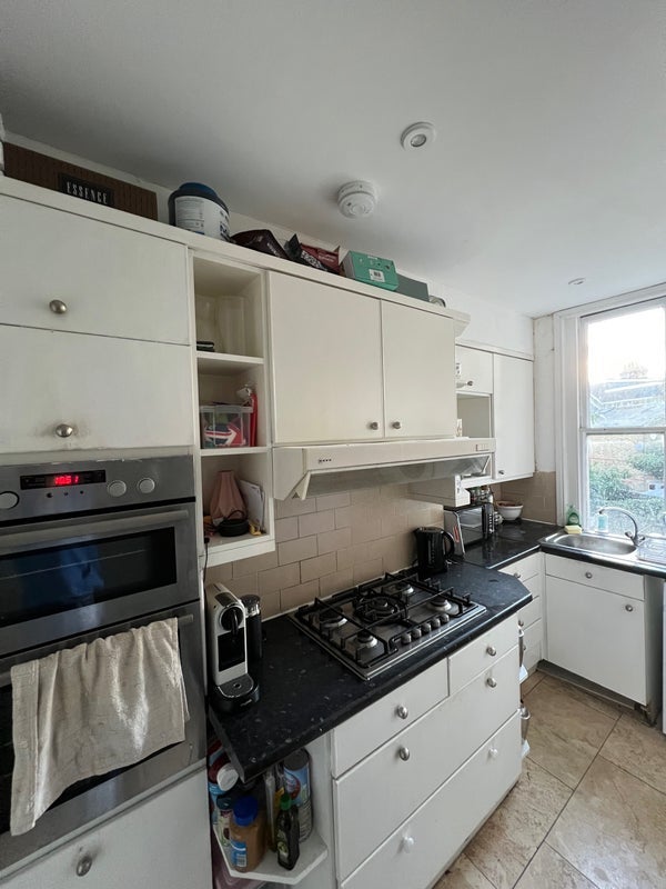 Room Earlsfield Road in Greater London