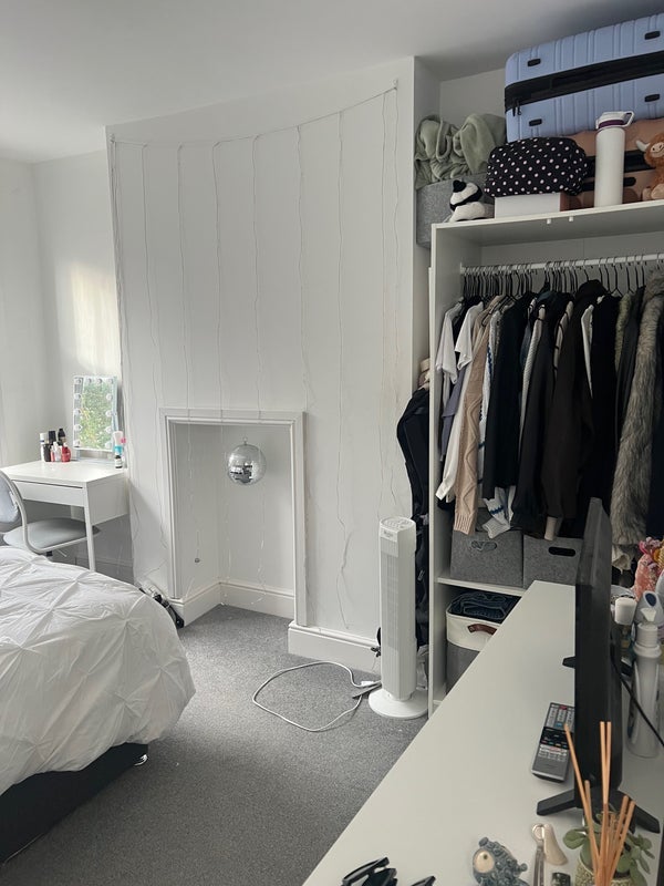 Room Earlsfield Road in Greater London