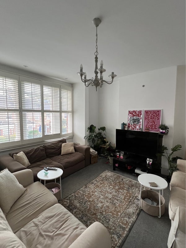 Room Earlsfield Road in Greater London