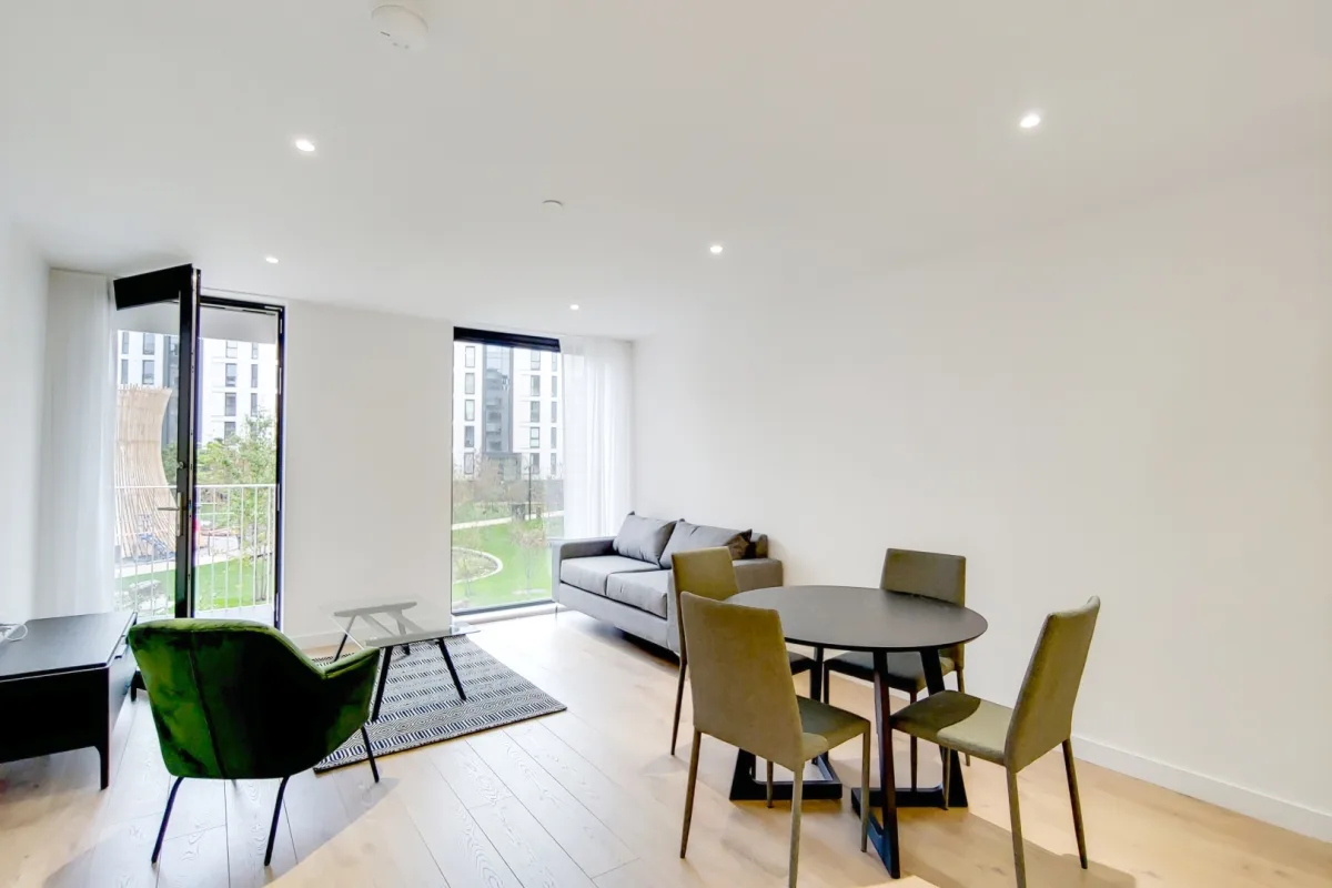 Flat Forrester Way in Greater London