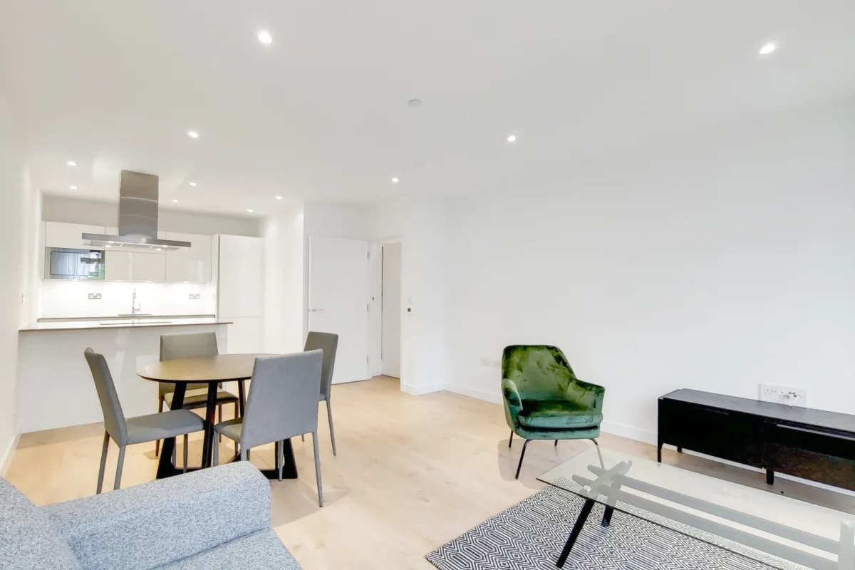 Flat Forrester Way in Greater London
