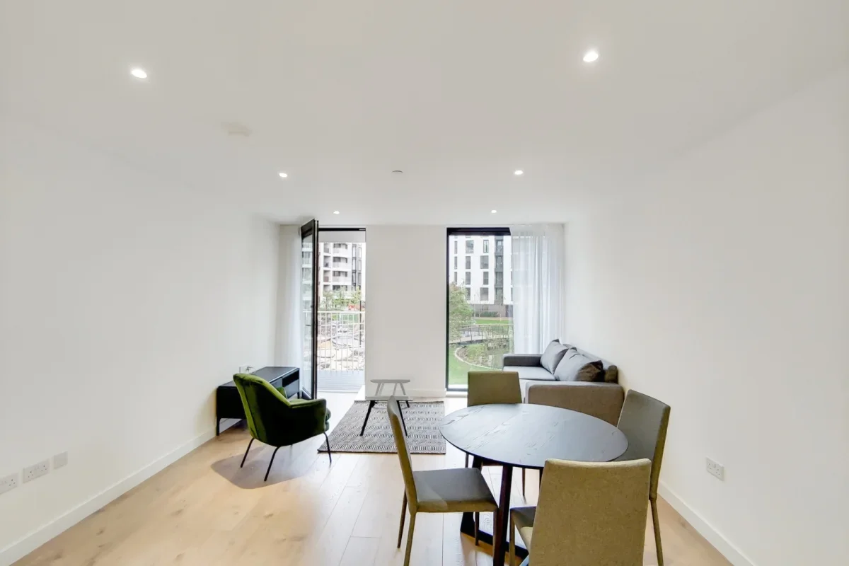 Flat Forrester Way in Greater London