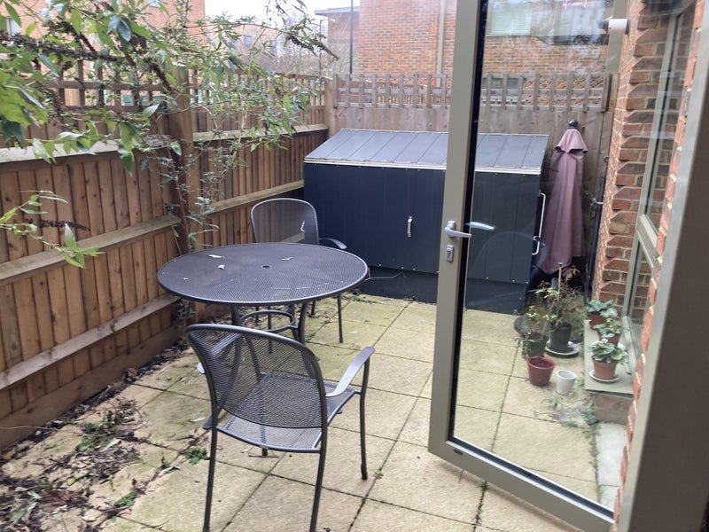 Room Benhill Road in Greater London