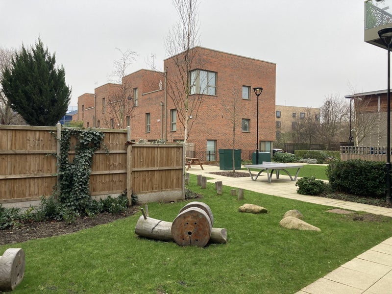 Room Benhill Road in Greater London