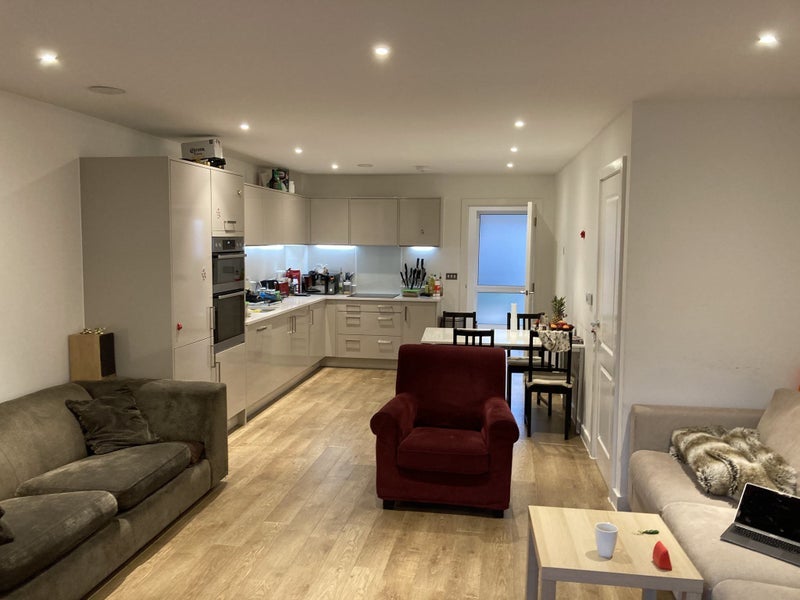 Room Benhill Road in Greater London