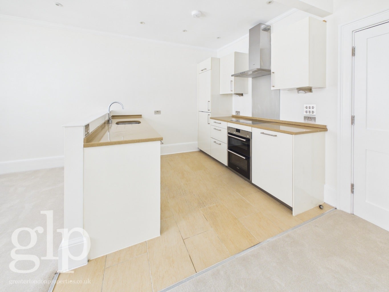 Flat Gower Street in Greater London