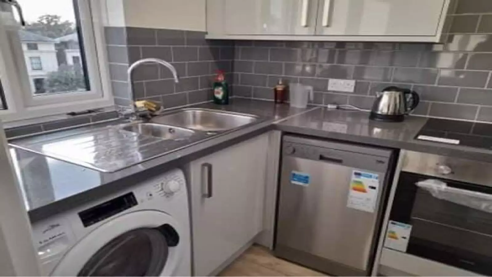 Flat Lewisham Way in Greater London