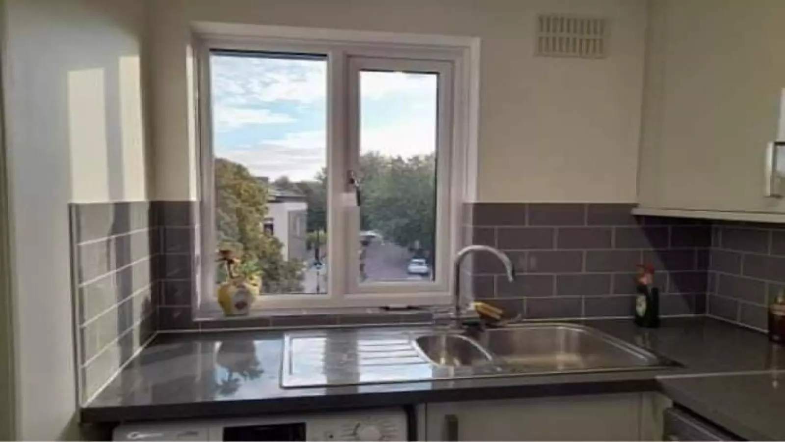 Flat Lewisham Way in Greater London