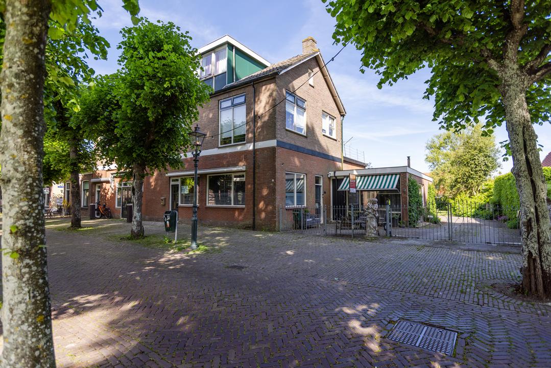 Huis Buorren 17 in Langweer