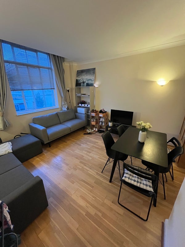 Room Belvedere Road in Greater London
