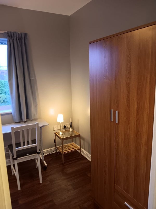 Room Manchester Court in Greater London
