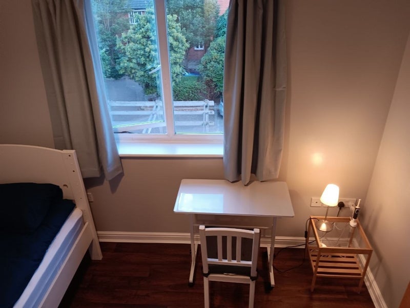 Room Manchester Court in Greater London