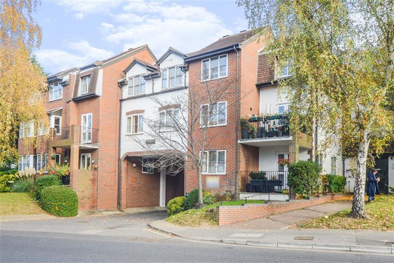Flat North Common in Elmbridge
