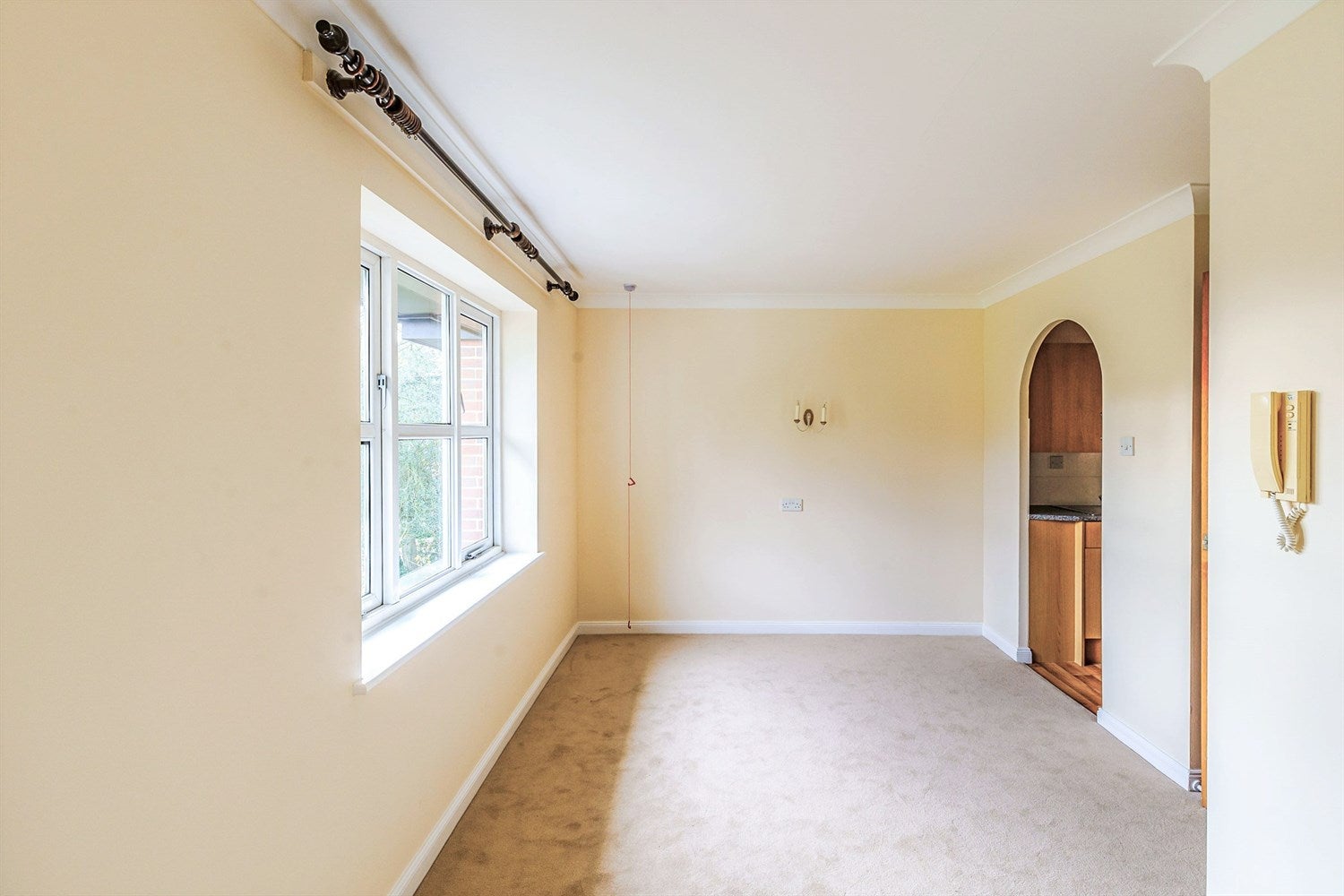 Flat North Common in Elmbridge