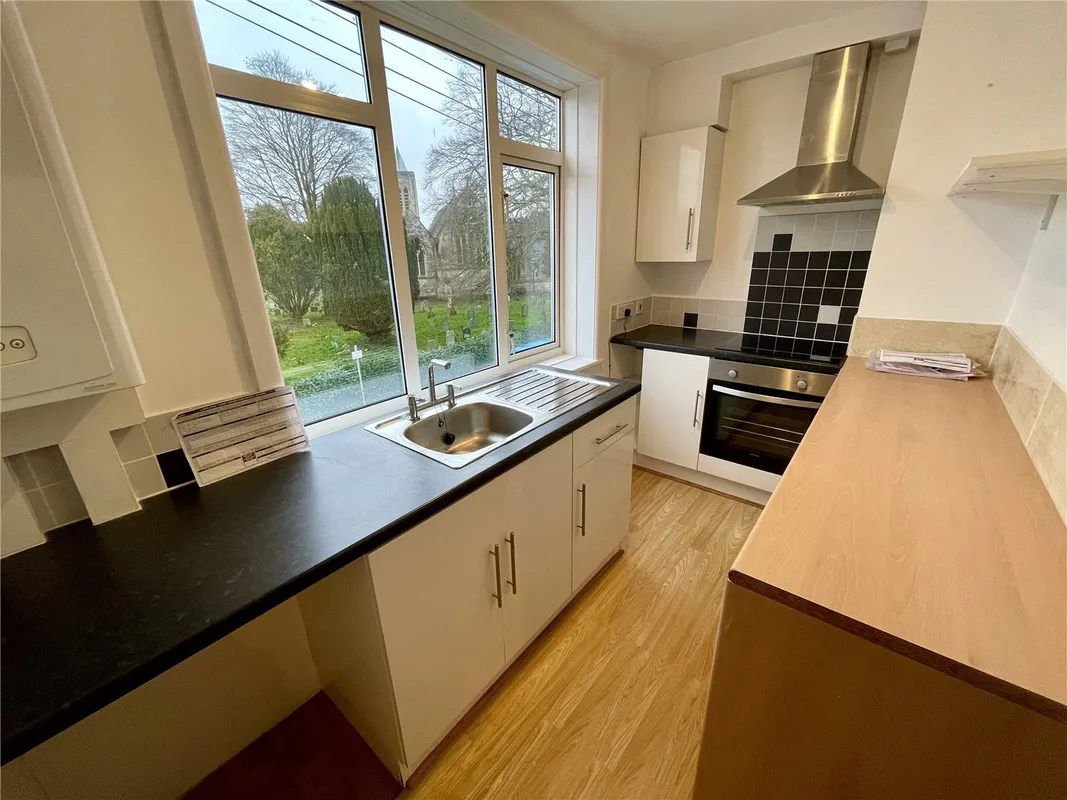 Flat Vicarage Road in Bournemouth