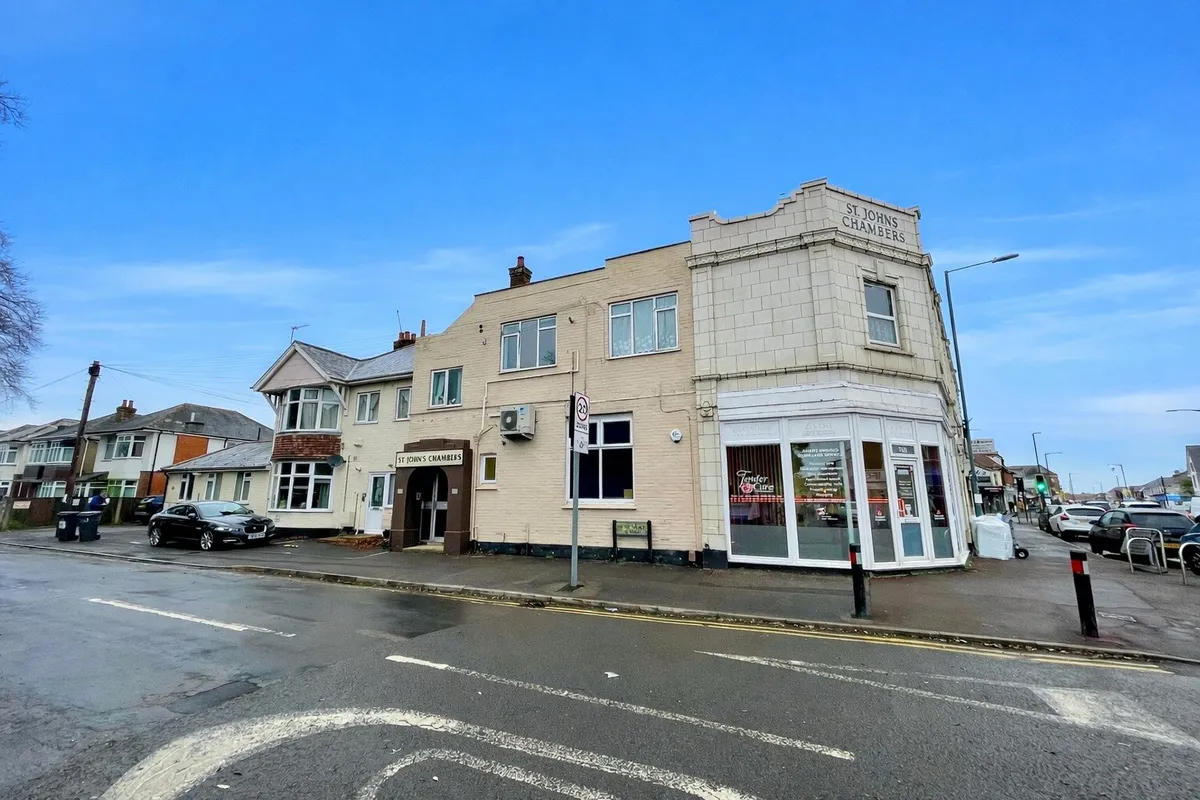 Flat Vicarage Road in Bournemouth