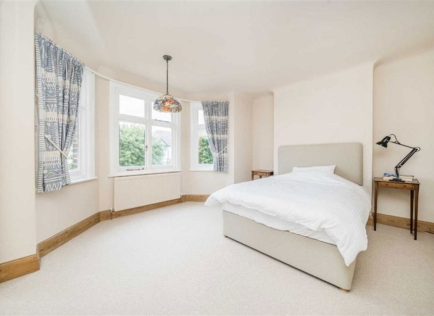 House Pensford Avenue in Greater London