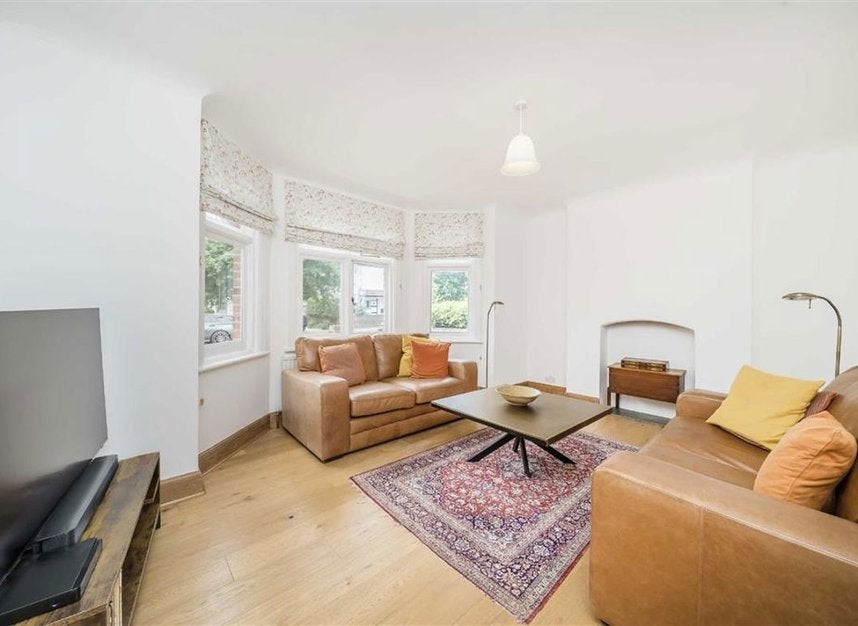 House Pensford Avenue in Greater London