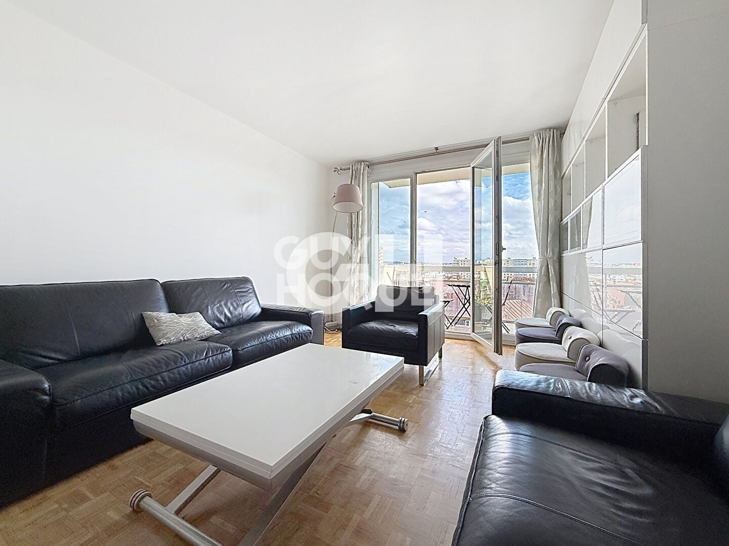 Flat Rue Belgrand in Paris