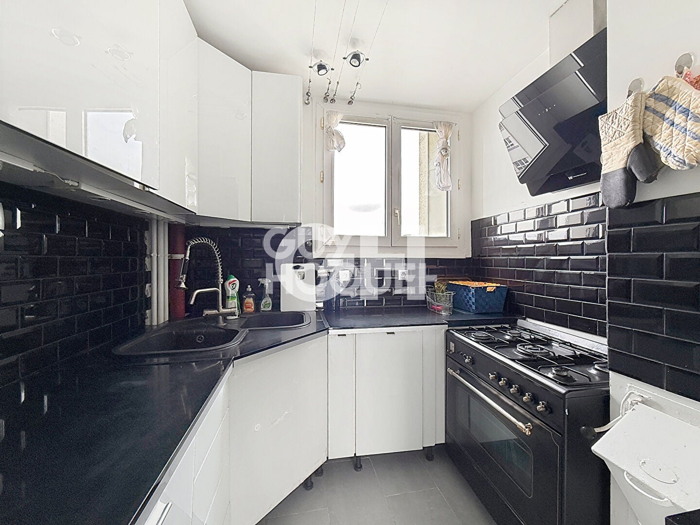 Flat Rue Belgrand in Paris