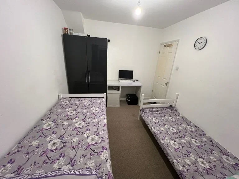 Room Maplestead Road in Greater London
