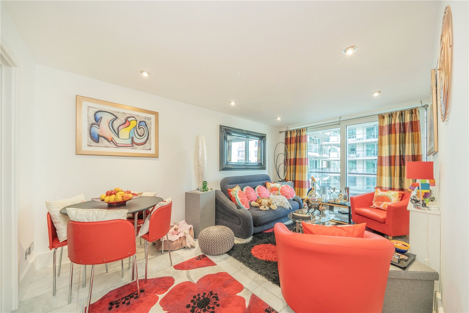 Flat Bridgefoot in Greater London